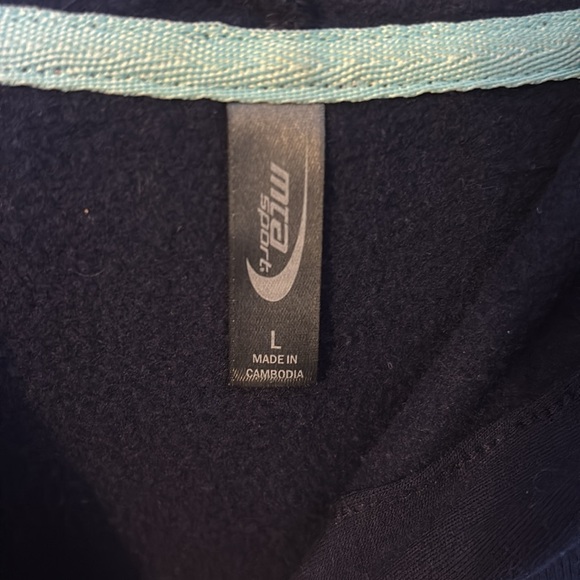 Very soft and lightweight two-toned sweatshirt from MTA Sport. - Picture 2 of 3